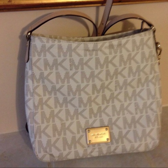 Michael Kors Handbags - Michael Kors Jet Set Travel Large Messenger